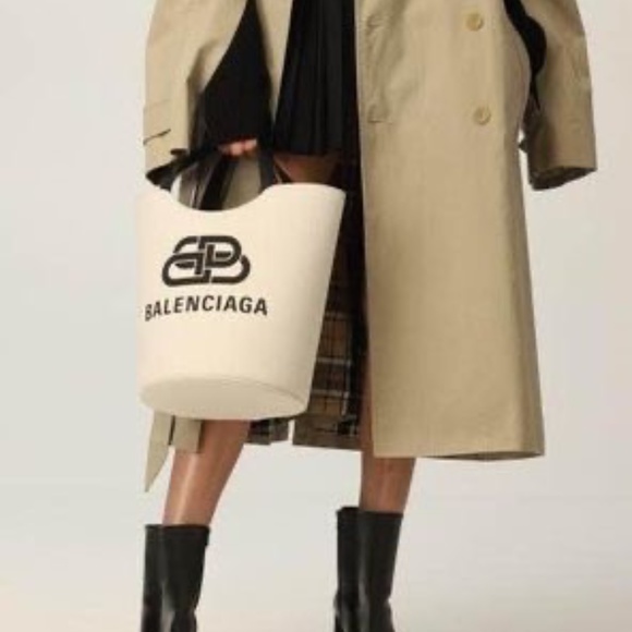 Balenciaga large tote brand new - Picture 3 of 3